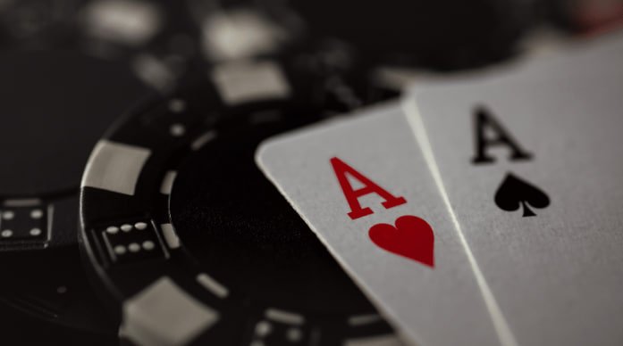 antarmuka slot Medusa II dengan simbol Wild dan Scatter